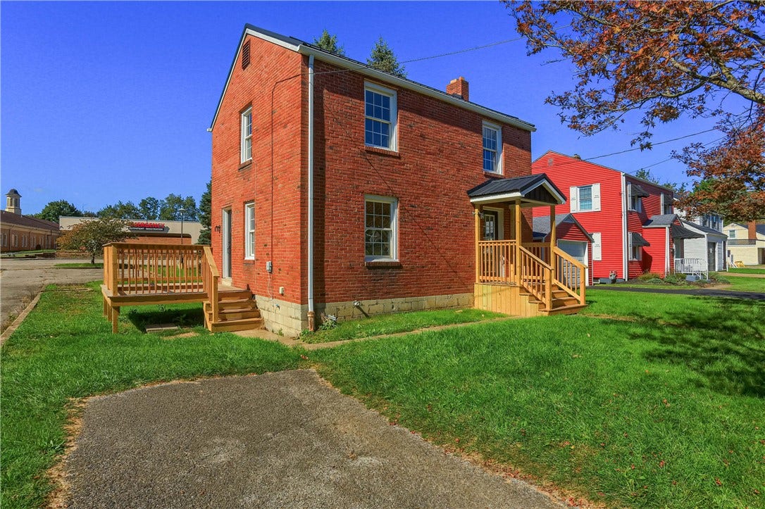 732 Pershing St, Ellwood City, PA 16117