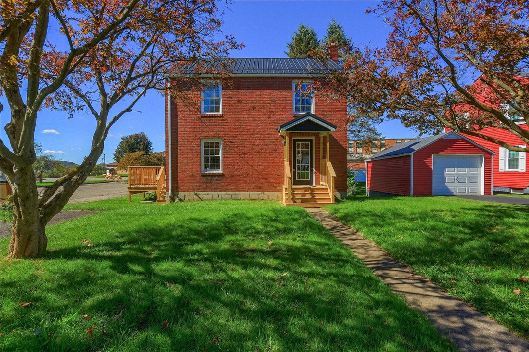 732 Pershing St, Ellwood City, PA 16117