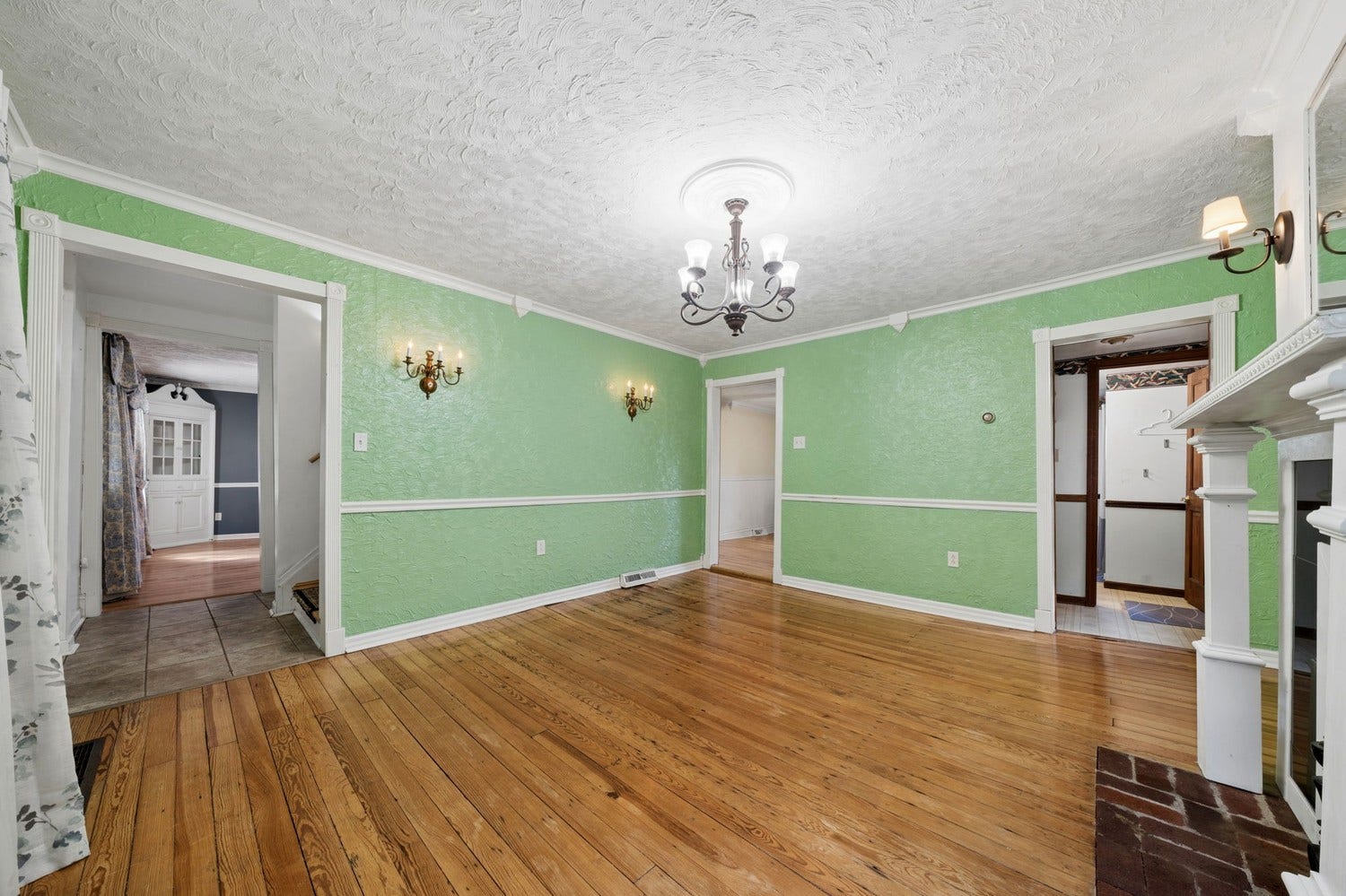 8013 Saltsburg Road, Pittsburgh, PA 15239 8013 Saltsburg Road, Pittsburgh, PA 15239