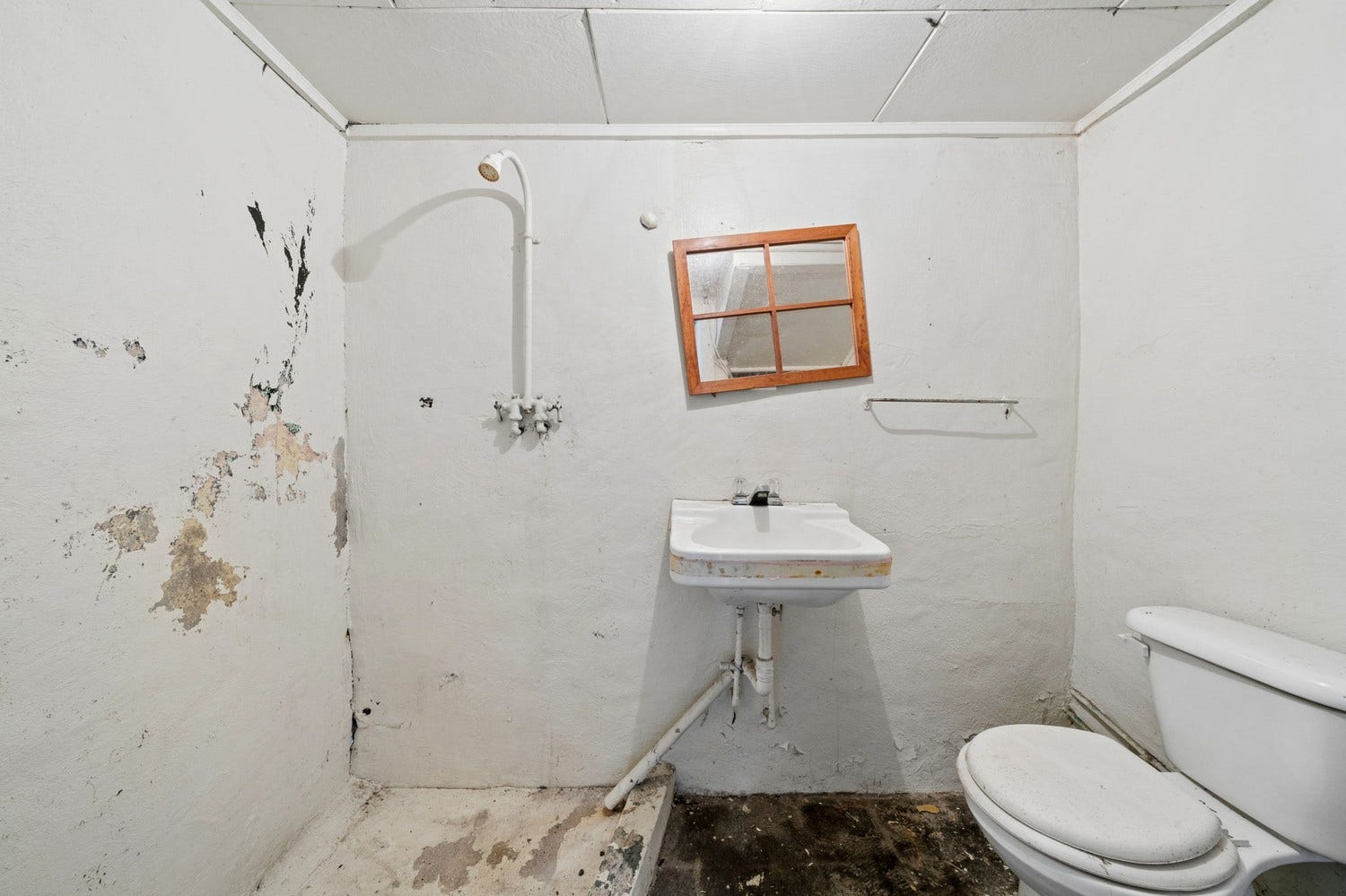 8013 Saltsburg Road, Pittsburgh, PA 15239 8013 Saltsburg Road, Pittsburgh, PA 15239