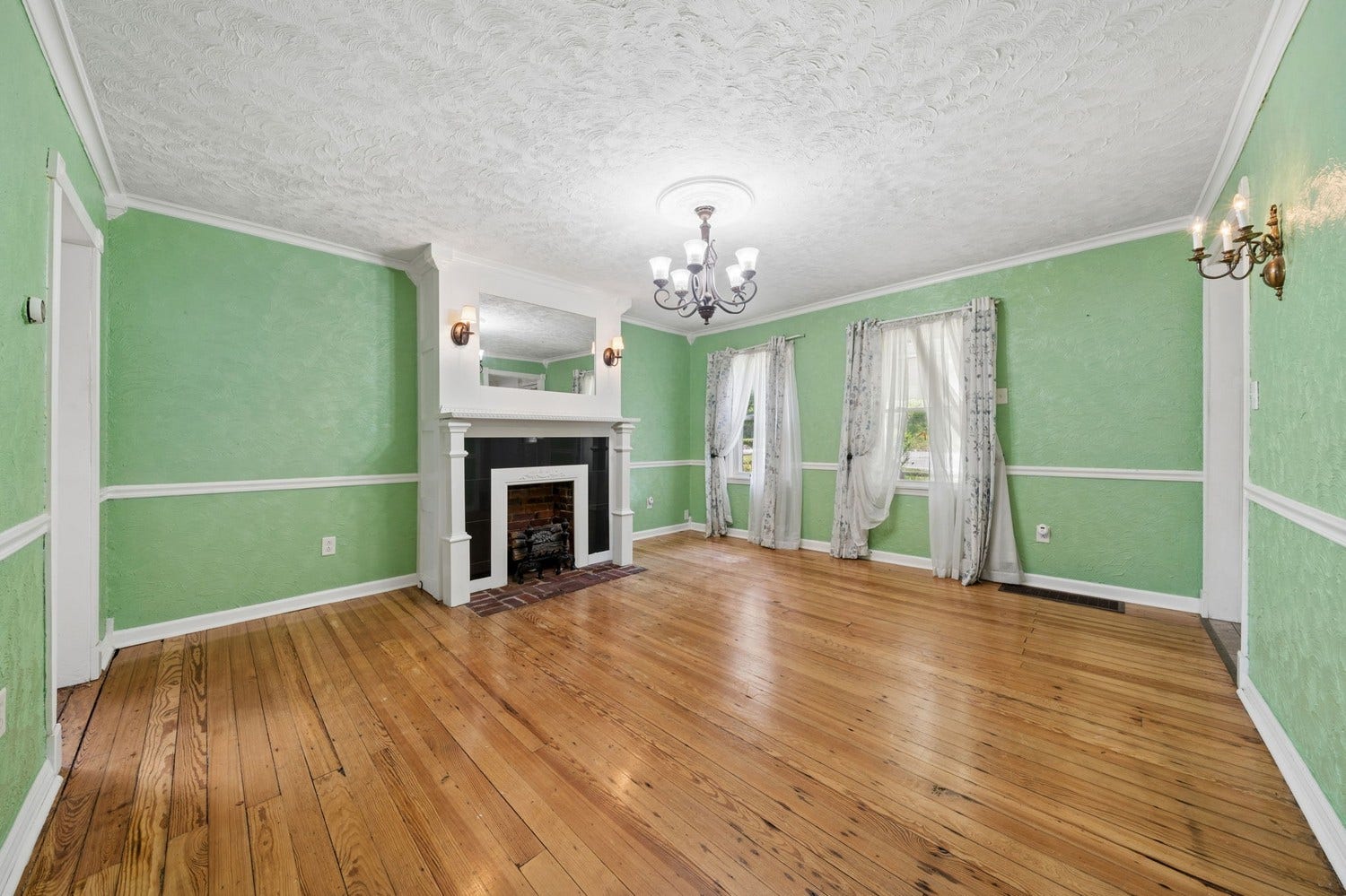 8013 Saltsburg Road, Pittsburgh, PA 15239 8013 Saltsburg Road, Pittsburgh, PA 15239