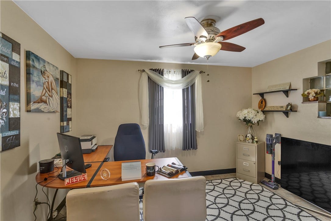 2709 Blackridge Avenue, Pittsburgh, PA 15235 Room off of kitchen currently used as office