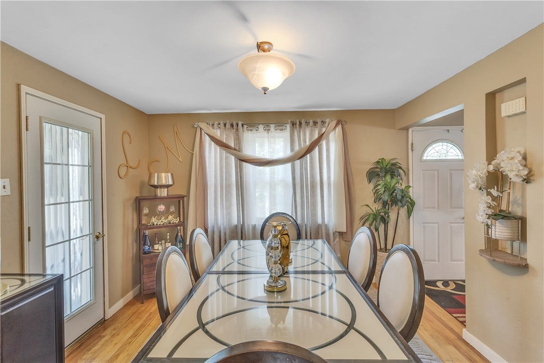 2709 Blackridge Avenue, Pittsburgh, PA 15235 Dining room