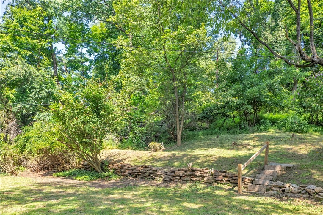2709 Blackridge Avenue, Pittsburgh, PA 15235 Tiered backyard