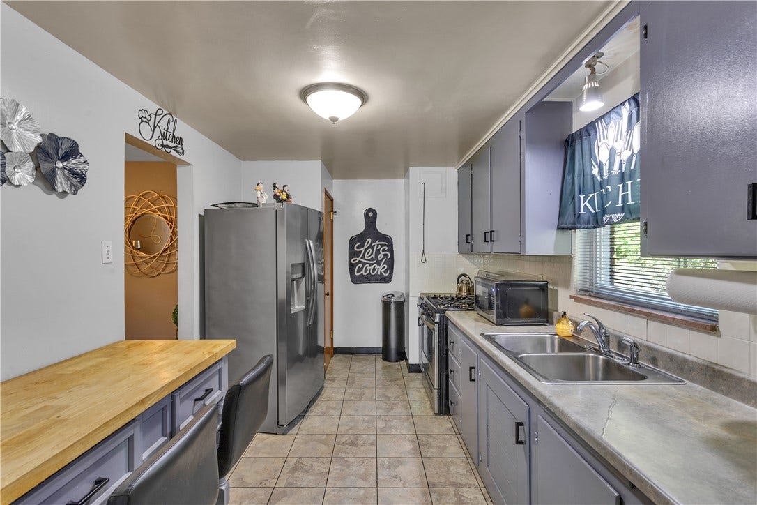 2709 Blackridge Avenue, Pittsburgh, PA 15235 Nicely appointed Galley style kitchen with rolling island. Stainless steel stove and Refrigerator do not convey (tenants) owners appliances in garage