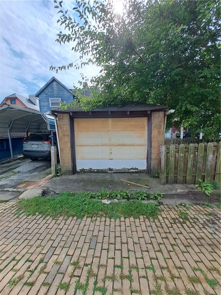 51 Linden St, Natrona Heights, PA 15065 51 Linden St, Natrona Heights, PA 15065