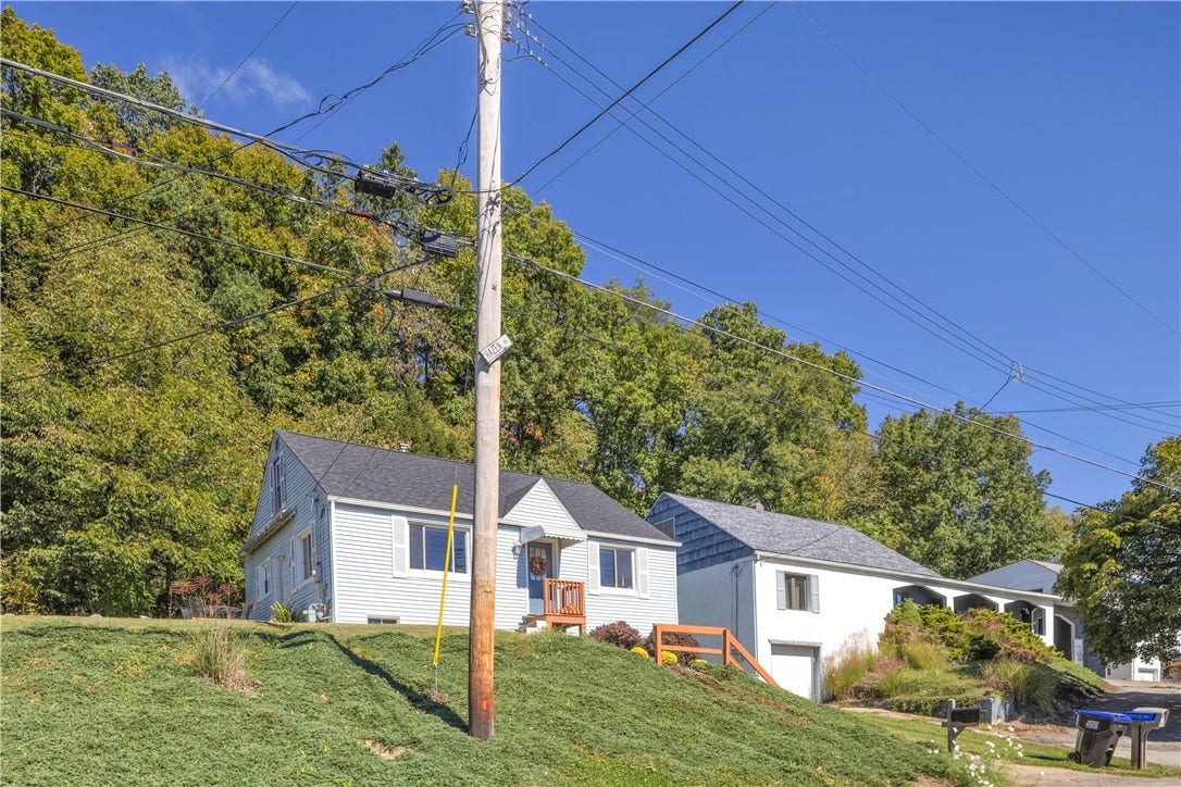 136 N Hazen Ave., Ellwood City, PA 16117 The peaceful, out-of-the-way setting creates a sense of privacy while being conveniently located!