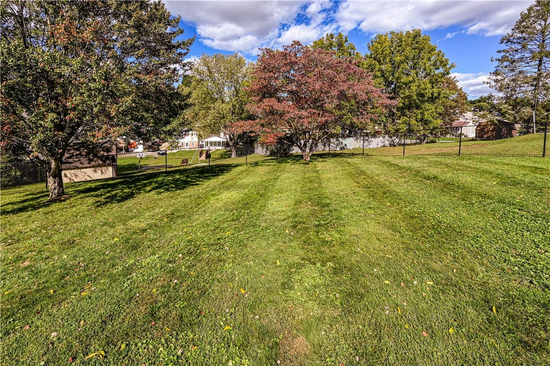 19 Berlin Rd, Jeannette, PA 15644