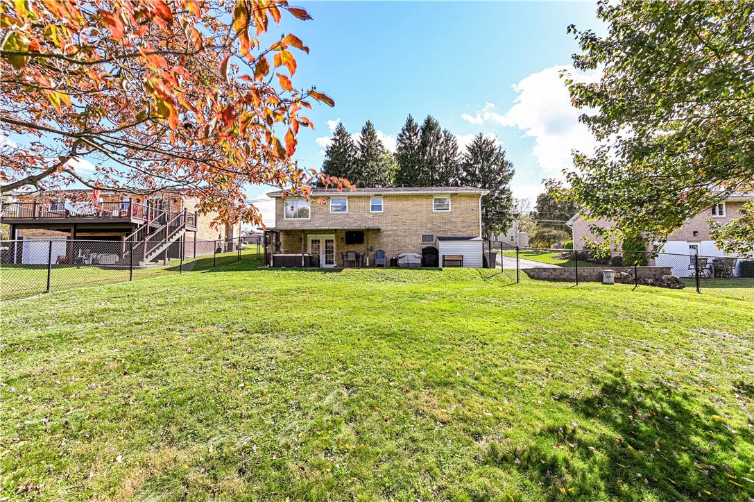 19 Berlin Rd, Jeannette, PA 15644