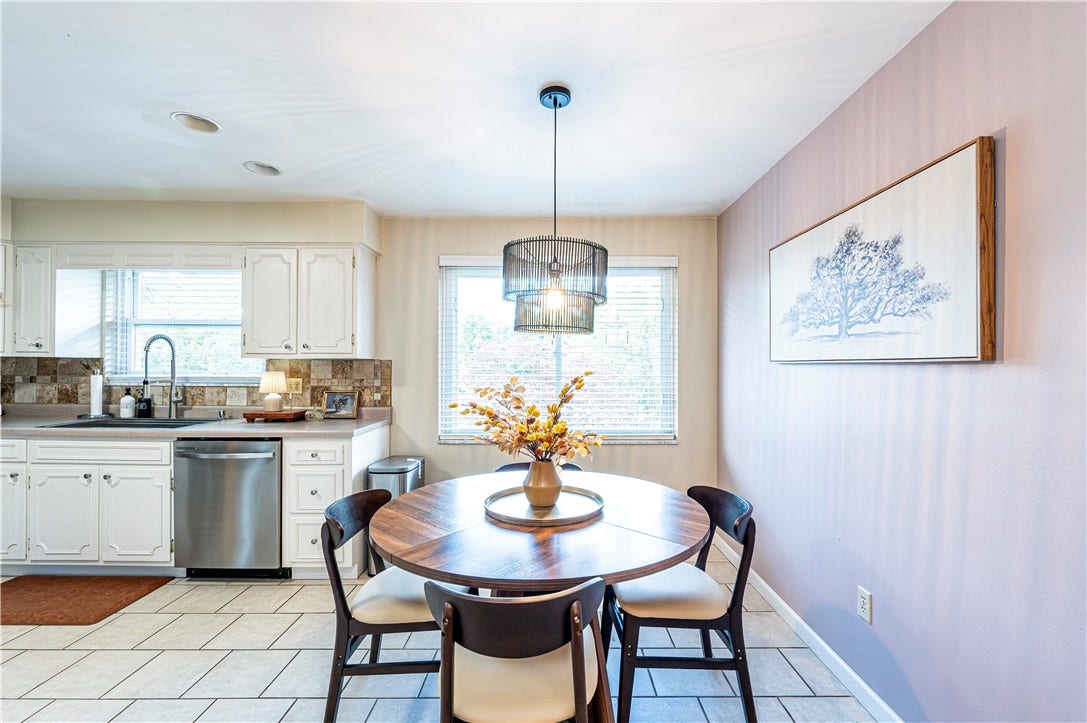 19 Berlin Rd, Jeannette, PA 15644