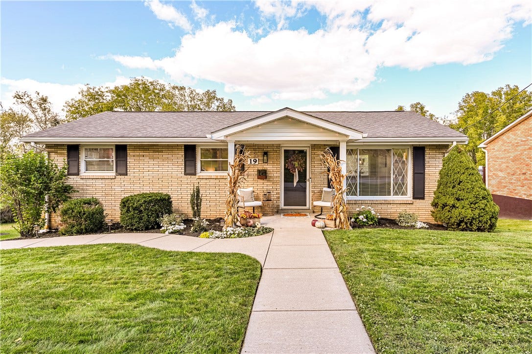 19 Berlin Rd, Jeannette, PA 15644