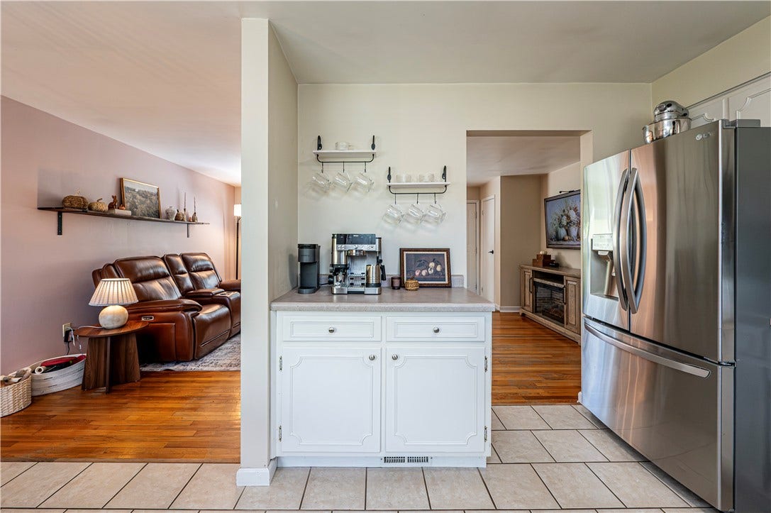 19 Berlin Rd, Jeannette, PA 15644