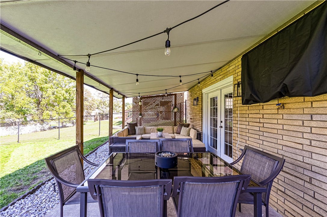 19 Berlin Rd, Jeannette, PA 15644