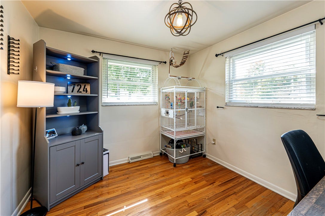 19 Berlin Rd, Jeannette, PA 15644