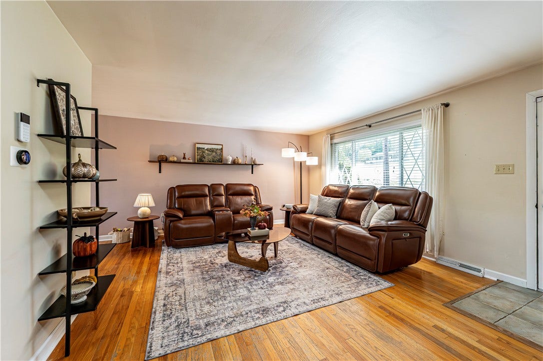 19 Berlin Rd, Jeannette, PA 15644