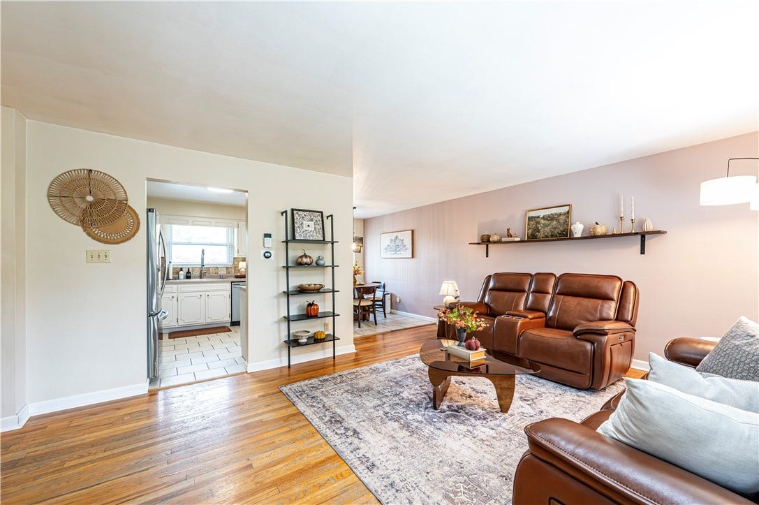 19 Berlin Rd, Jeannette, PA 15644
