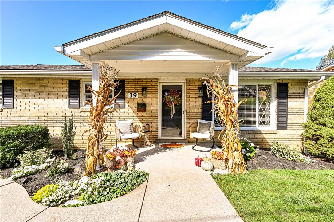 19 Berlin Rd, Jeannette, PA 15644