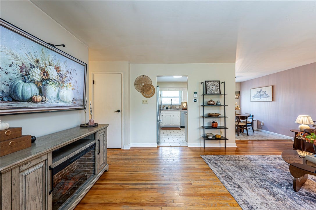 19 Berlin Rd, Jeannette, PA 15644