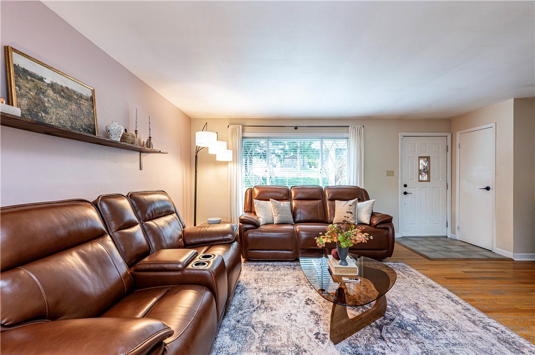 19 Berlin Rd, Jeannette, PA 15644