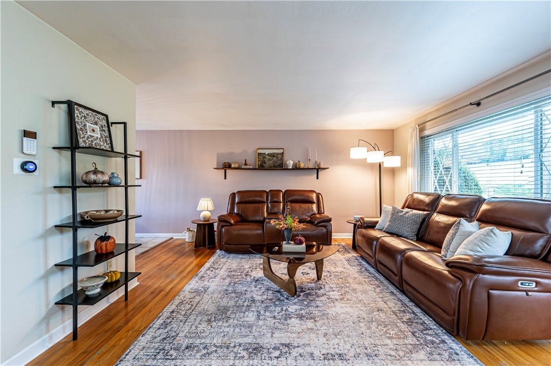19 Berlin Rd, Jeannette, PA 15644