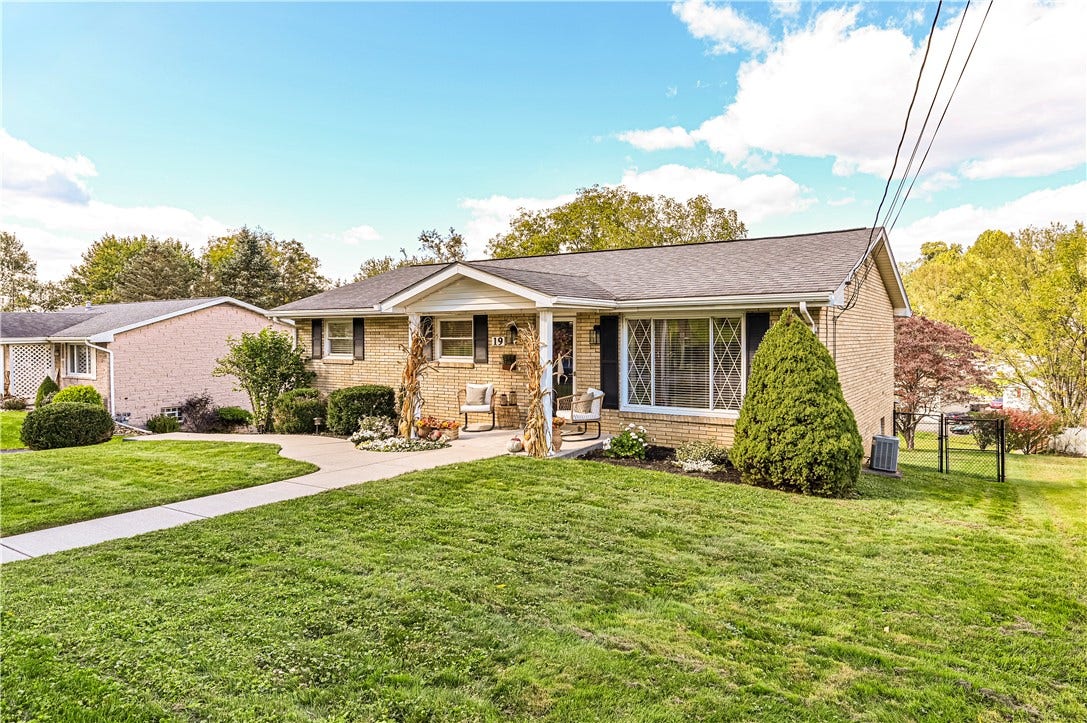 19 Berlin Rd, Jeannette, PA 15644