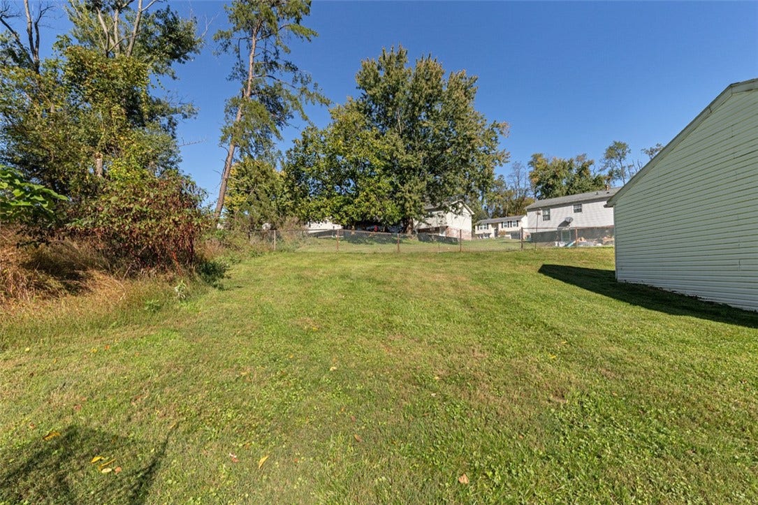 1990 Tara Dr, North Huntingdon, PA 15642