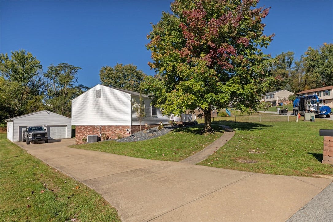 1990 Tara Dr, North Huntingdon, PA 15642