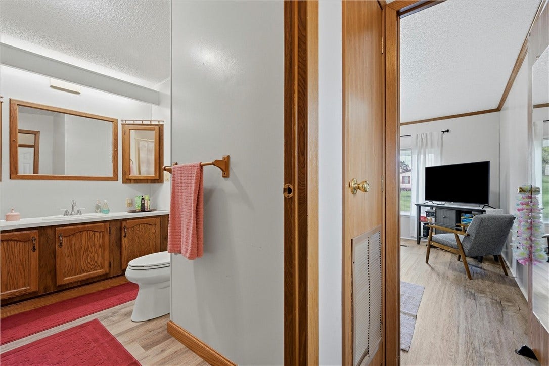 609 Lark Ln, Apollo, PA 15613