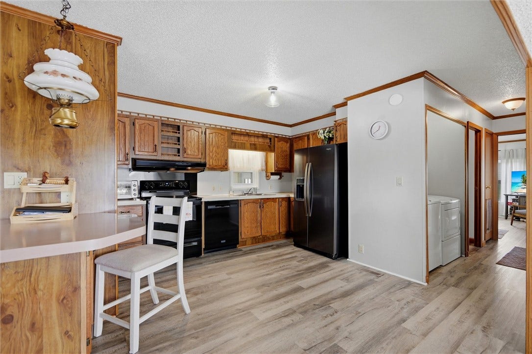 609 Lark Ln, Apollo, PA 15613