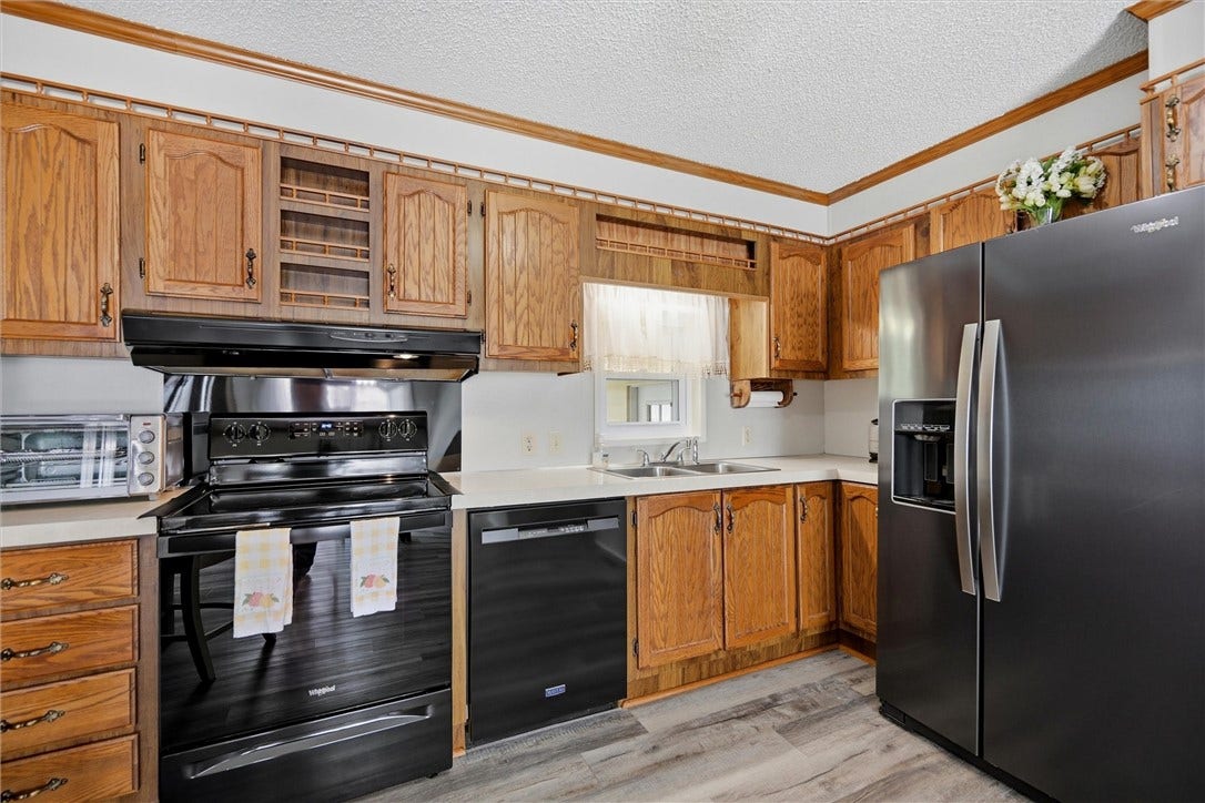 609 Lark Ln, Apollo, PA 15613