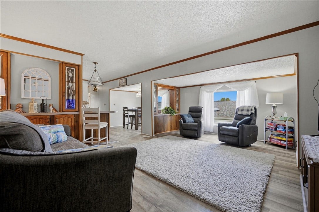 609 Lark Ln, Apollo, PA 15613