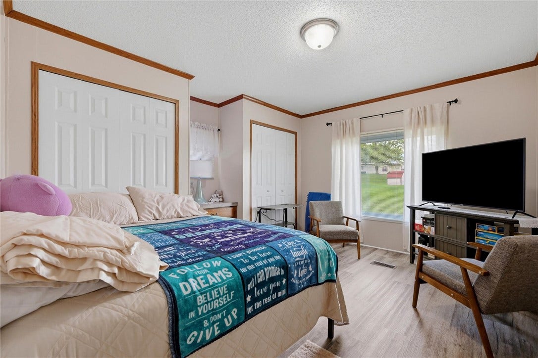 609 Lark Ln, Apollo, PA 15613