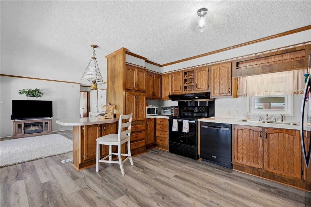 609 Lark Ln, Apollo, PA 15613