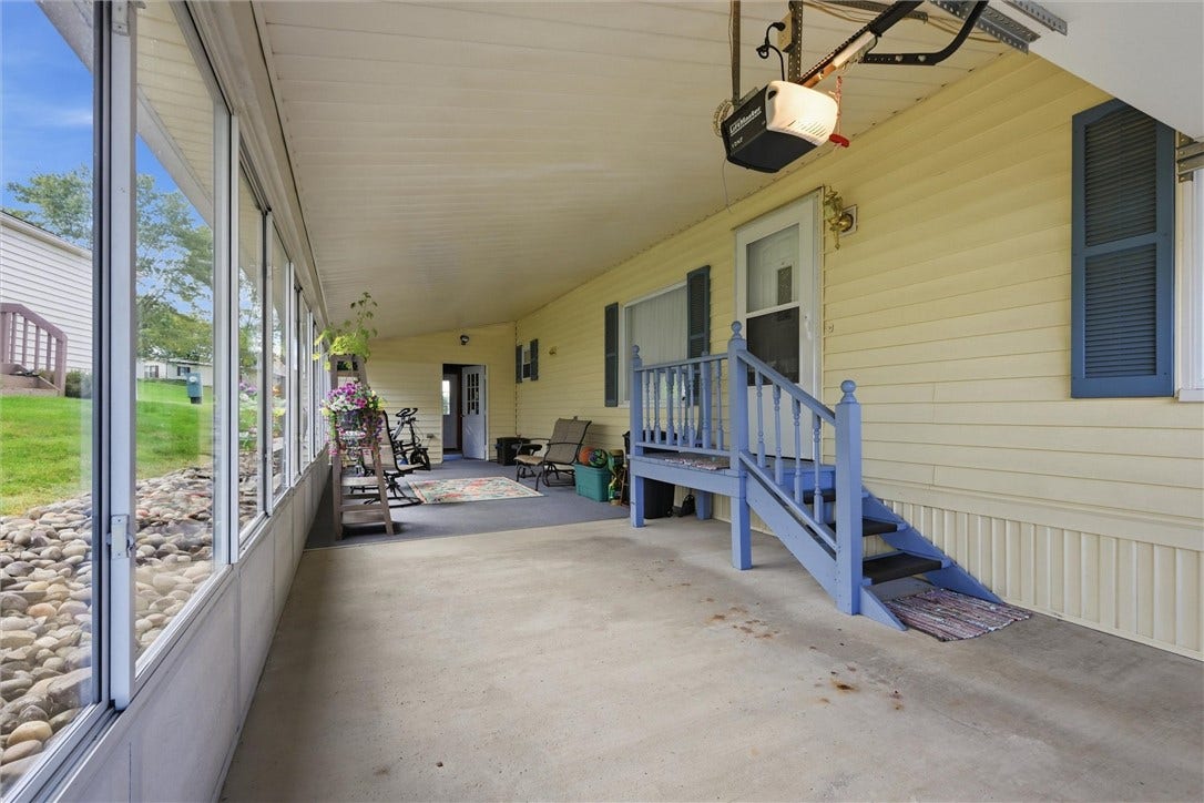 609 Lark Ln, Apollo, PA 15613