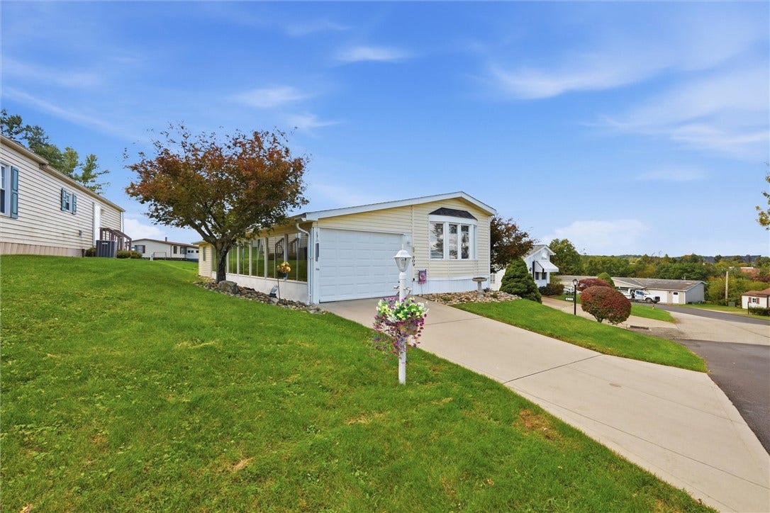 609 Lark Ln, Apollo, PA 15613