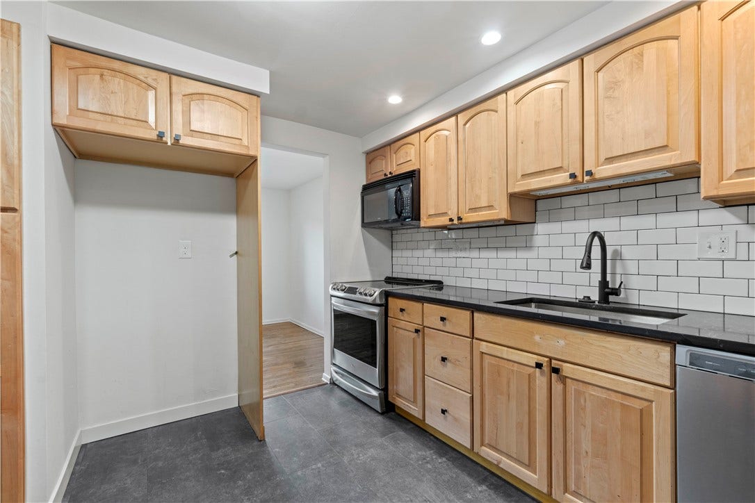 721 Sara Ln, Verona, PA 15147 721 Sara Ln, Verona, PA 15147
