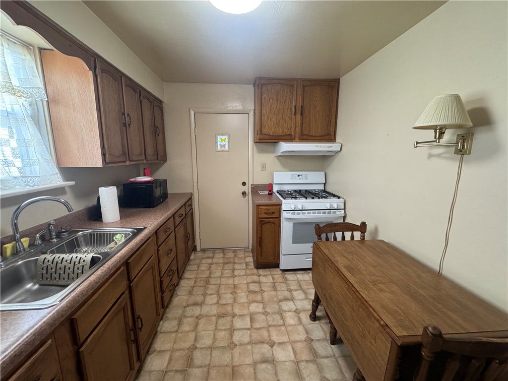 1502 Pennsylvania Ave, West Mifflin, PA 15122