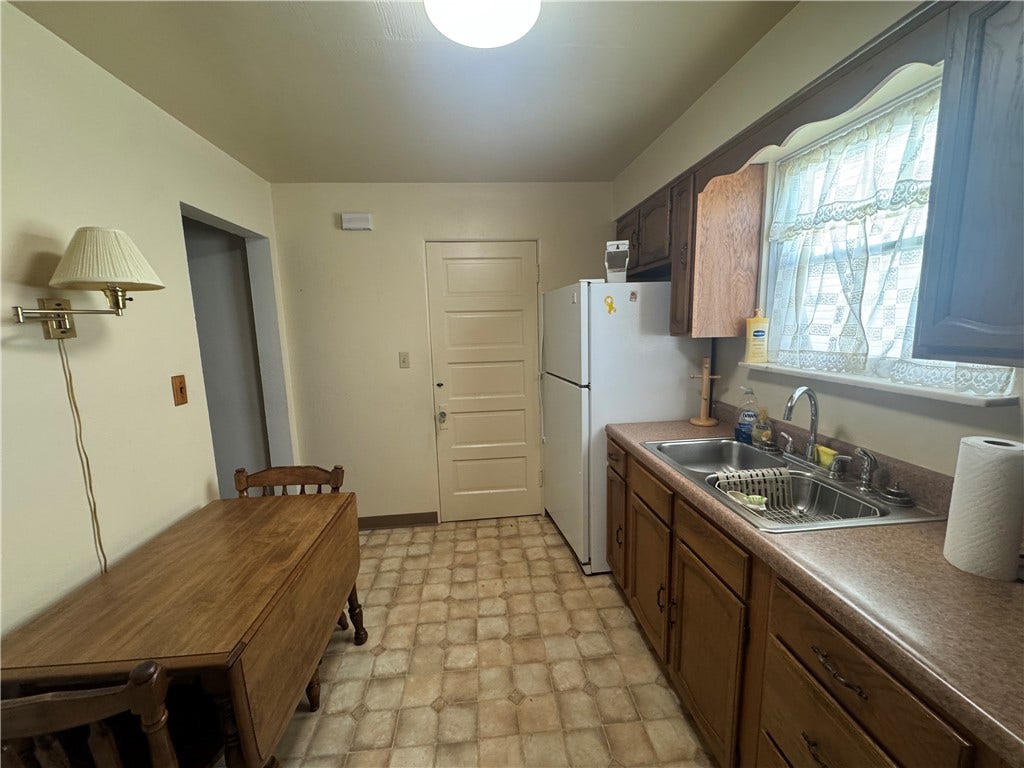 1502 Pennsylvania Ave, West Mifflin, PA 15122