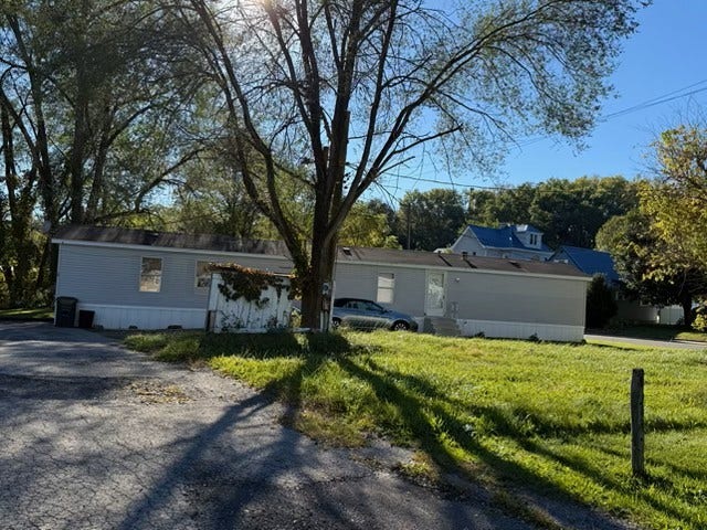 18 GROVE, New Brighton, PA 15066 18 GROVE, New Brighton, PA 15066