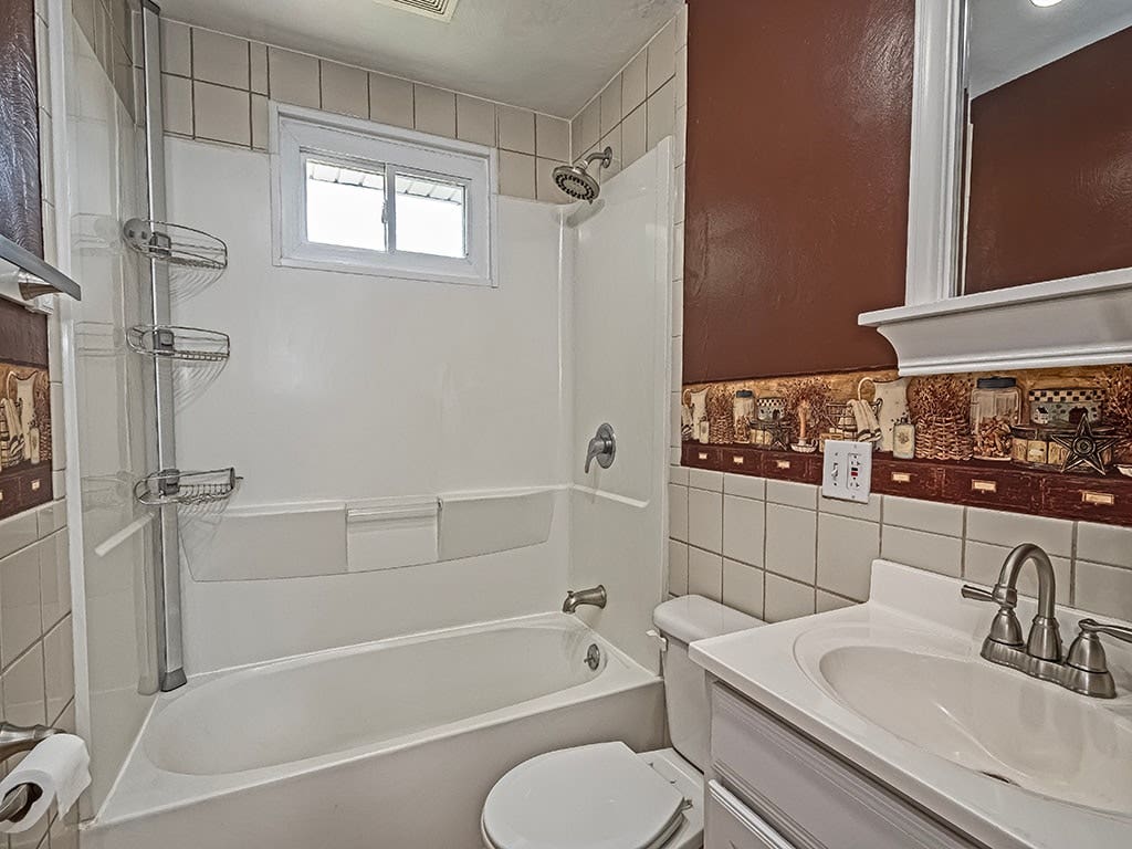 308 Welsh Rd, Evans City, PA 16033