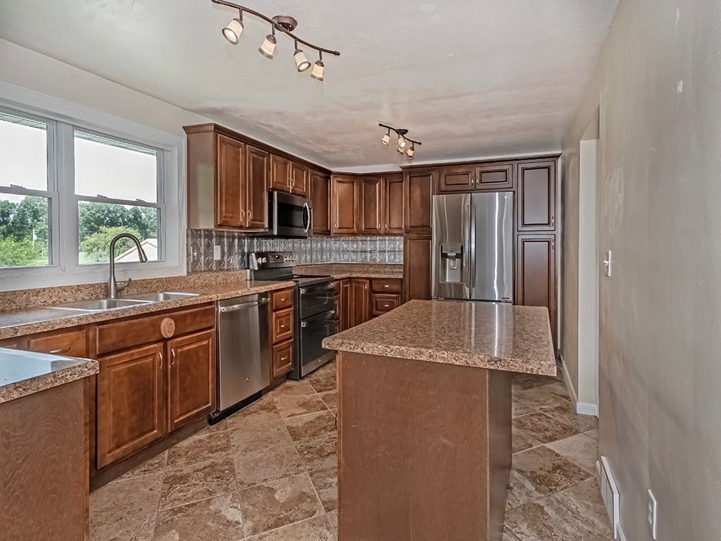 308 Welsh Rd, Evans City, PA 16033