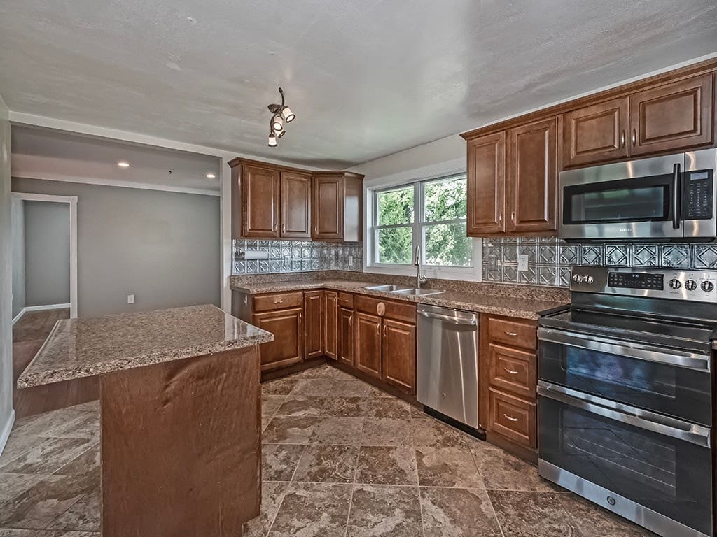 308 Welsh Rd, Evans City, PA 16033
