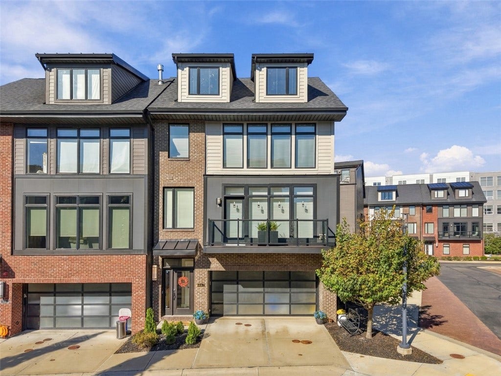 6447 Danielle St, Pittsburgh, PA 15206 Welcome Home!