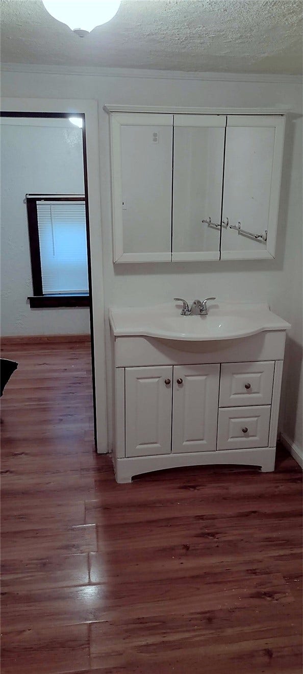 112 Hillside Ave, Pitcairn, PA 15140 Bathroom Sink/vanity
