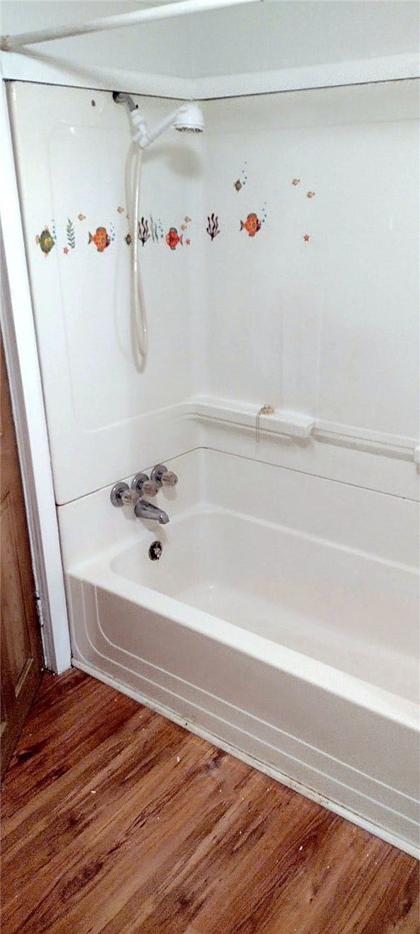 112 Hillside Ave, Pitcairn, PA 15140 Shower