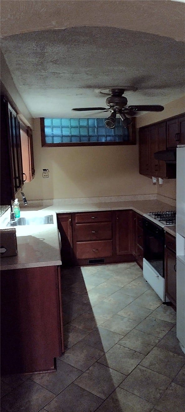 112 Hillside Ave, Pitcairn, PA 15140 Kitchen