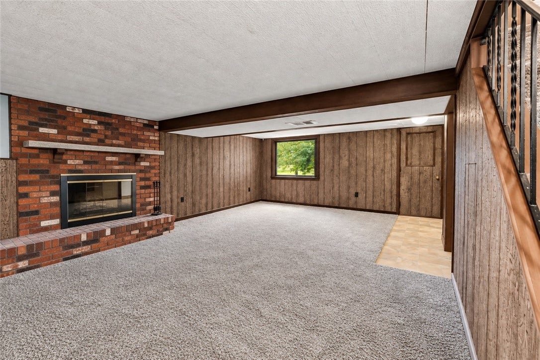 129 Lily Dr, Glenshaw, PA 15116 129 Lily Dr, Glenshaw, PA 15116