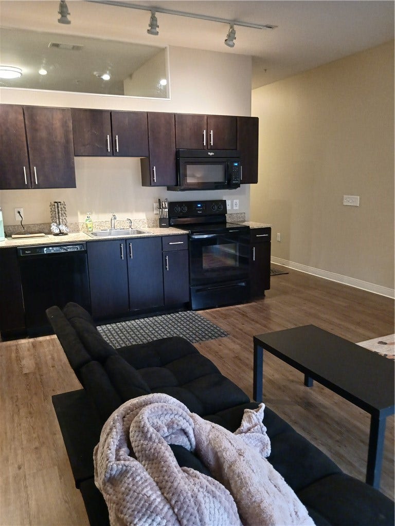 1655 Fifth Avenuw, #406, Pittsburgh, PA 15219
