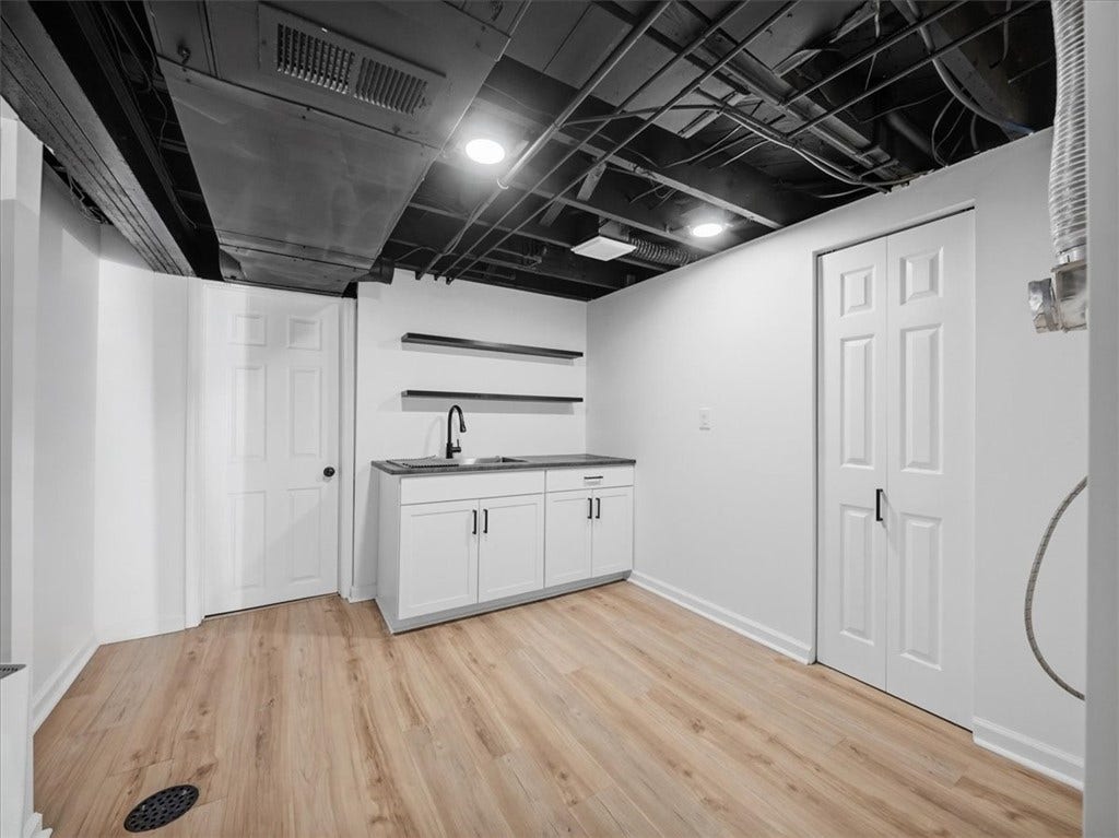 5924 Kings School Road, Bethel Park, PA 15102 5924 Kings School Road, Bethel Park, PA 15102
