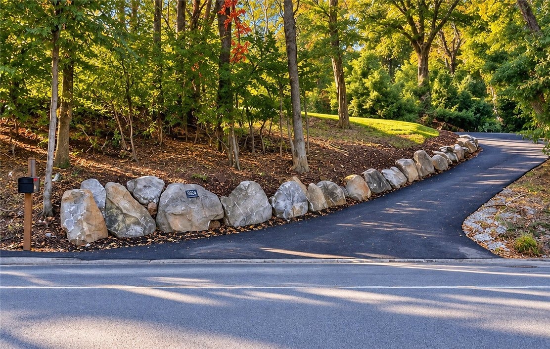 5924 Kings School Road, Bethel Park, PA 15102 5924 Kings School Road, Bethel Park, PA 15102